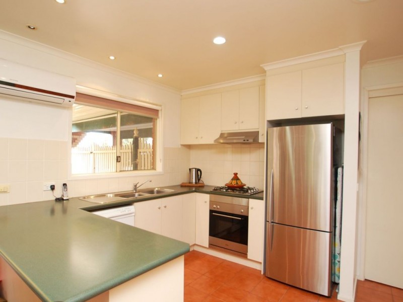 7  St Clair Blvd, Roxburgh Park VIC 3064