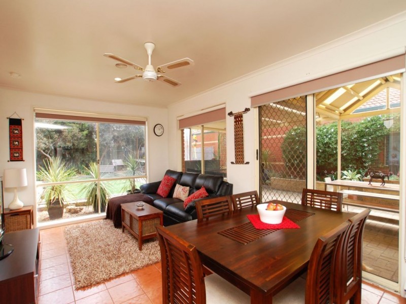 7  St Clair Blvd, Roxburgh Park VIC 3064