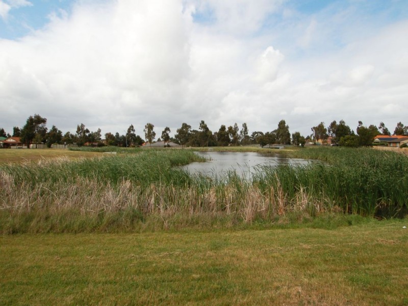 7  St Clair Blvd, Roxburgh Park VIC 3064