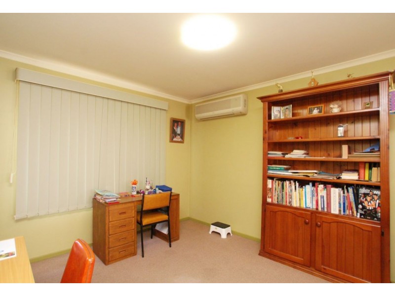 13 Molineux Way, Roxburgh Park VIC 3064