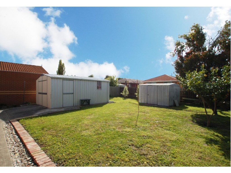 13 Molineux Way, Roxburgh Park VIC 3064