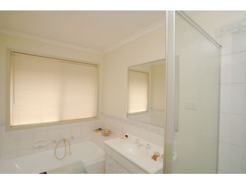 18 Mensa Court, Roxburgh Park VIC 3064