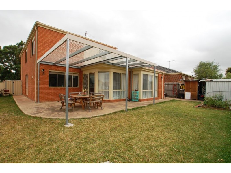 18 Salween Crescent, Roxburgh Park VIC 3064