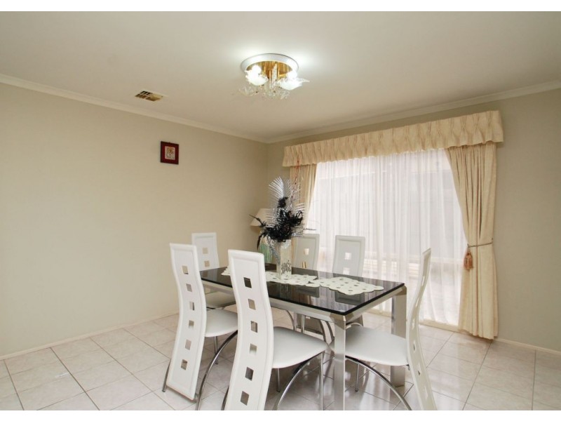 18 Salween Crescent, Roxburgh Park VIC 3064