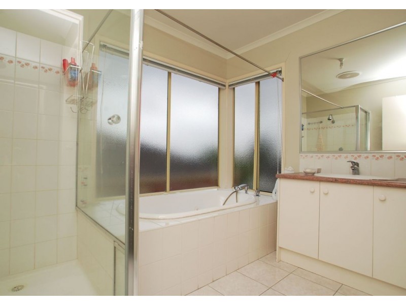 18 Salween Crescent, Roxburgh Park VIC 3064