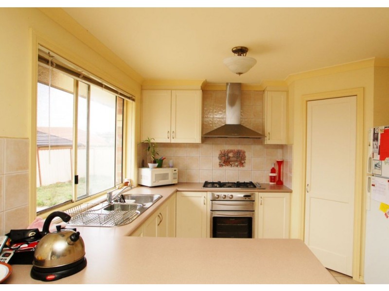 11 Wattleview Road, Roxburgh Park VIC 3064