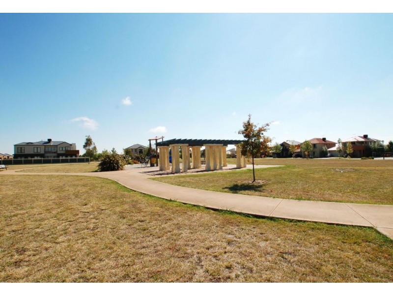 17 Bay Meadow Green, Craigieburn VIC 3064