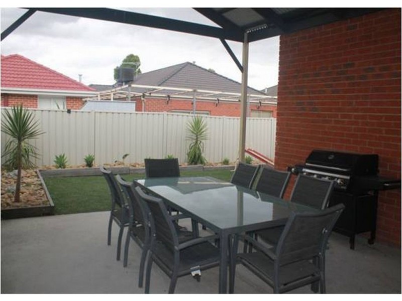 17 Bay Meadow Green, Craigieburn VIC 3064