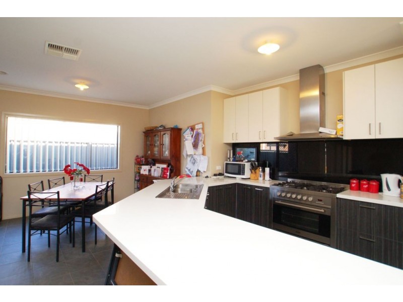 41 Brummel Street, Craigieburn VIC 3064