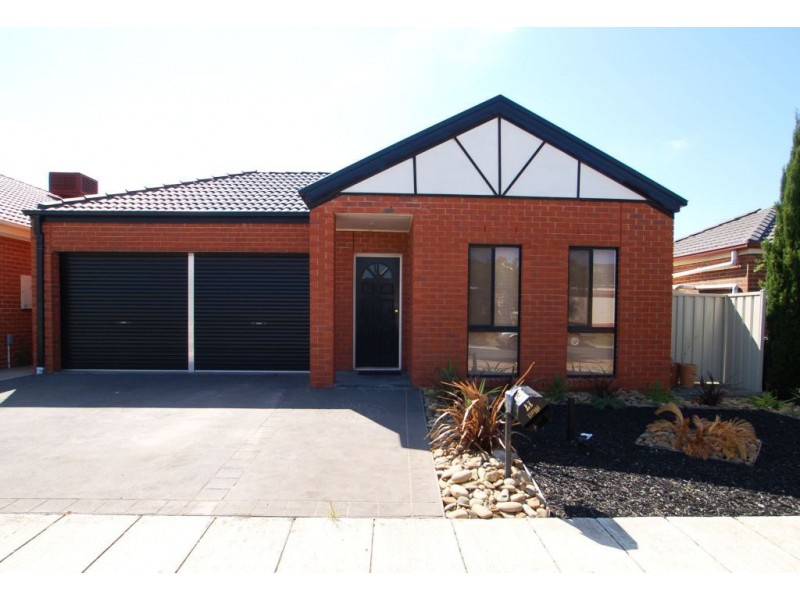 17 Bay Meadow Green, Craigieburn VIC 3064
