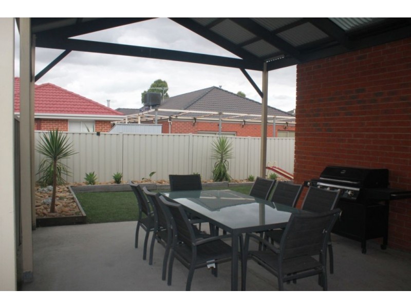 17 Bay Meadow Green, Craigieburn VIC 3064