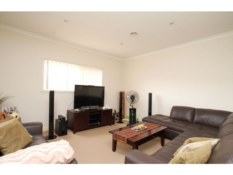 27 The Garlands, Craigieburn VIC 3064