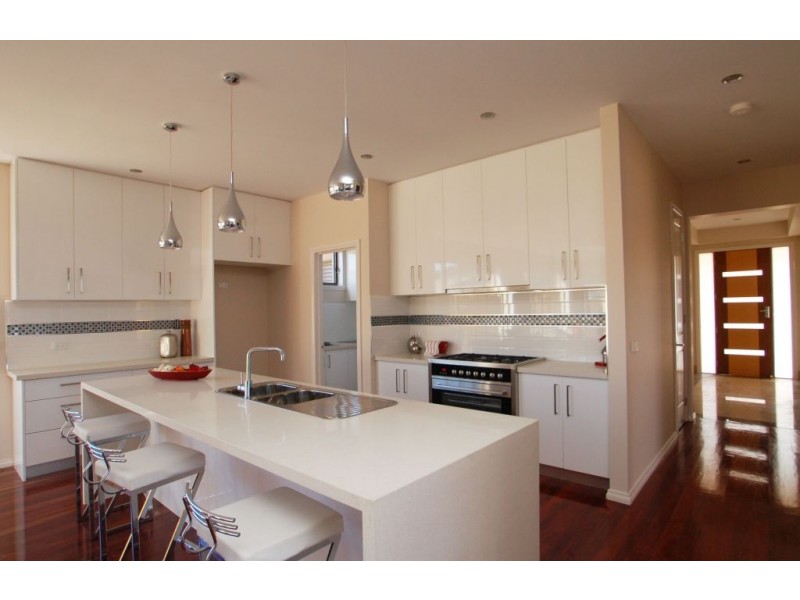 4 Hedges Street, Craigieburn VIC 3064