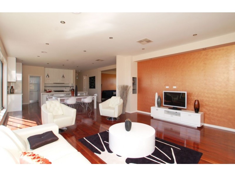 4 Hedges Street, Craigieburn VIC 3064