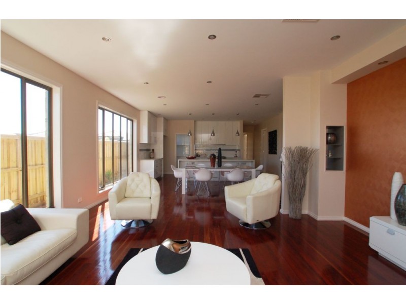 4 Hedges Street, Craigieburn VIC 3064