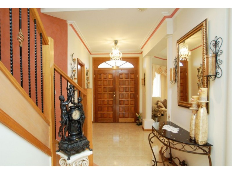 68 Lockwood Drive, Roxburgh Park VIC 3064