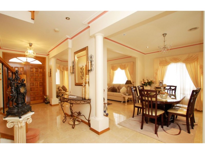 68 Lockwood Drive, Roxburgh Park VIC 3064