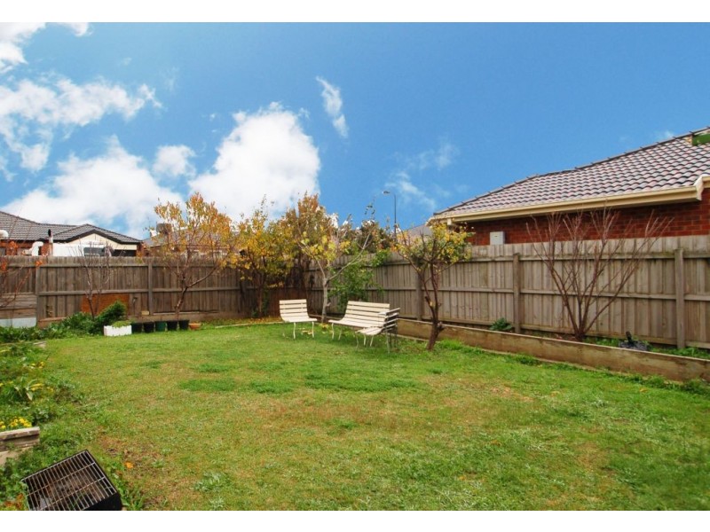 68 Lockwood Drive, Roxburgh Park VIC 3064