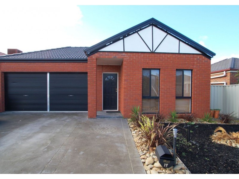 17 Bay Meadow Green, Craigieburn VIC 3064