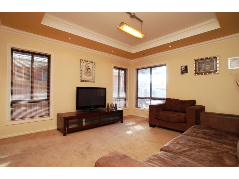17 Bay Meadow Green, Craigieburn VIC 3064