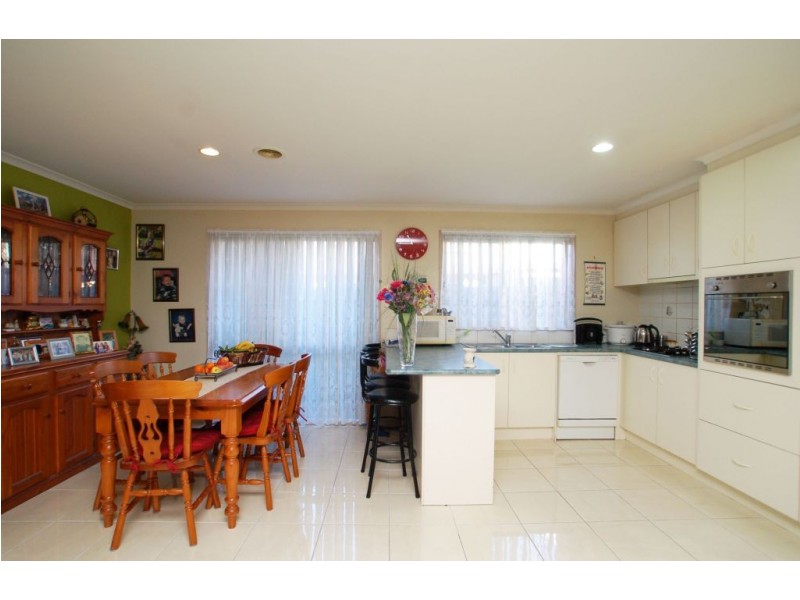 34 Murchison Drive, Roxburgh Park VIC 3064