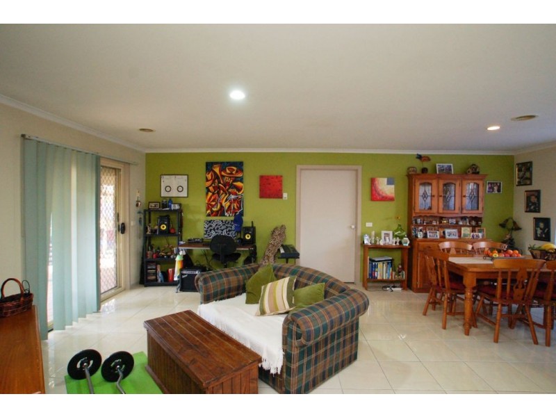 34 Murchison Drive, Roxburgh Park VIC 3064