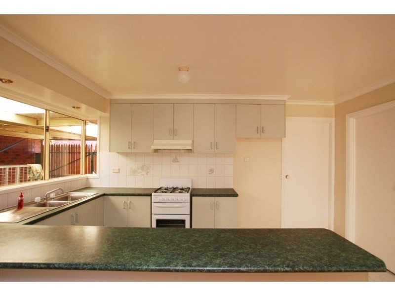 8 Gathray Court, Roxburgh Park VIC 3064