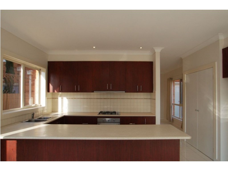 17 Donvale Avenue, Roxburgh Park VIC 3064