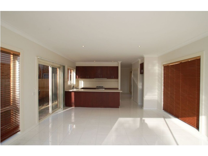 17 Donvale Avenue, Roxburgh Park VIC 3064