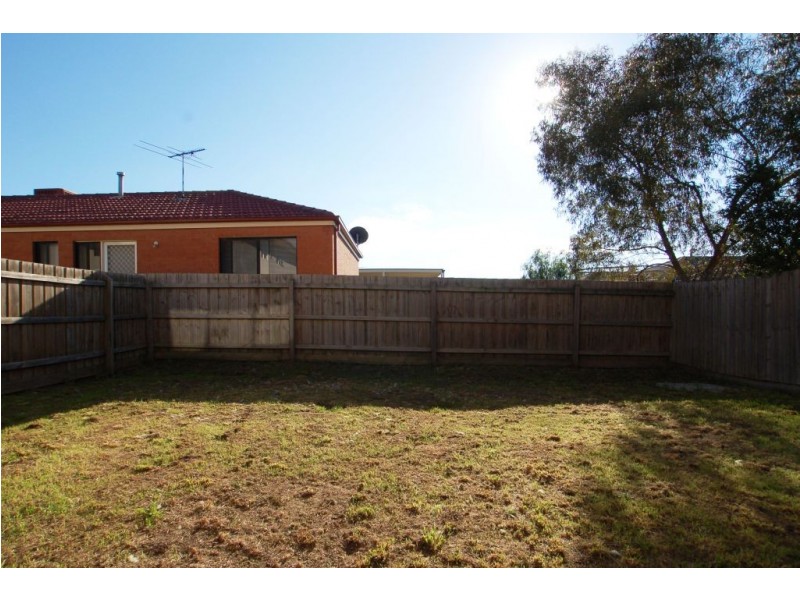 17 Donvale Avenue, Roxburgh Park VIC 3064