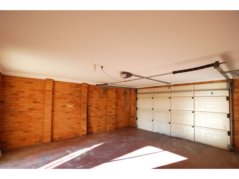 17 Donvale Avenue, Roxburgh Park VIC 3064