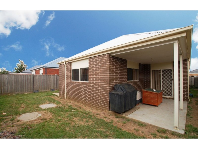 27 The Garlands, Craigieburn VIC 3064