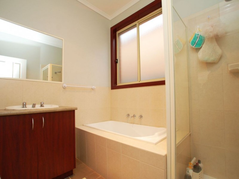 130 Hayfield Road, Roxburgh Park VIC 3064