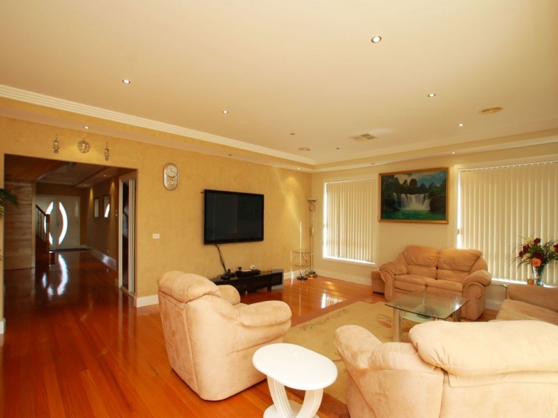 24 Lauderdale Drive, Craigieburn VIC 3064