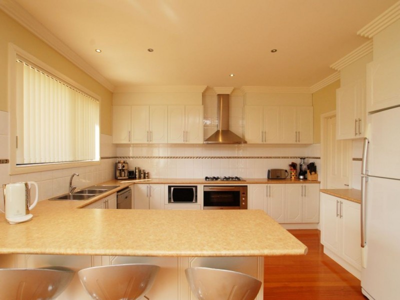 24 Lauderdale Drive, Craigieburn VIC 3064