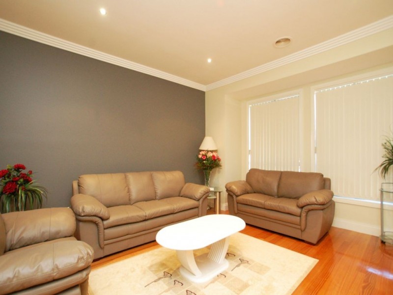 24 Lauderdale Drive, Craigieburn VIC 3064