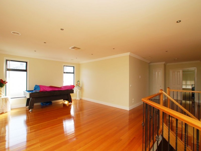 24 Lauderdale Drive, Craigieburn VIC 3064