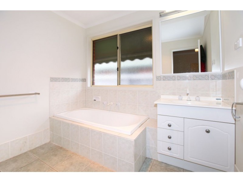 12 Serpens Court, Roxburgh Park VIC 3064