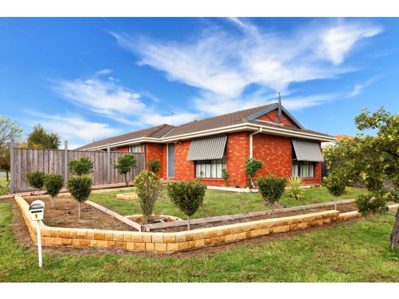 1 Harvey Court, Roxburgh Park VIC 3064