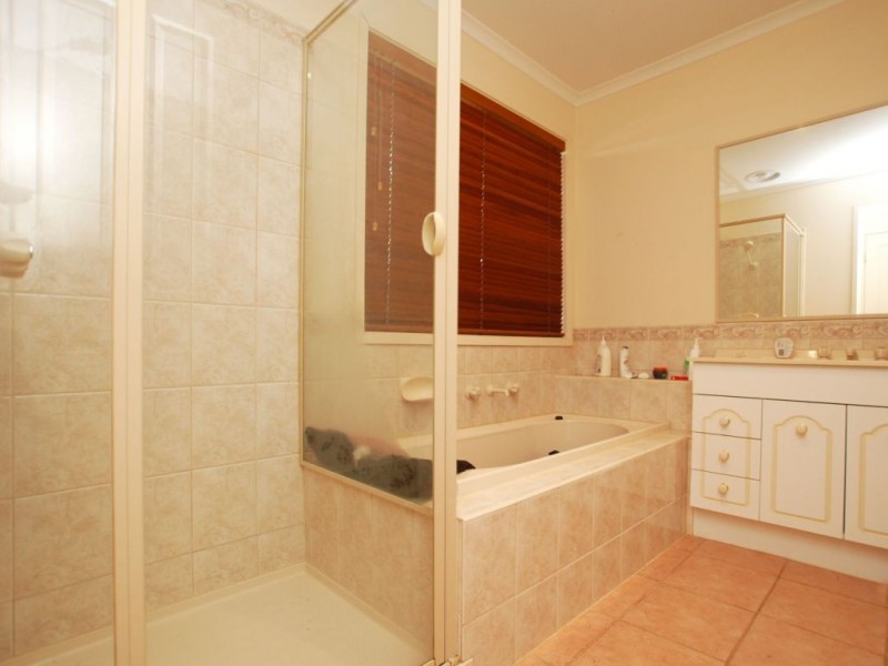 3 Serpens Court, Roxburgh Park VIC 3064