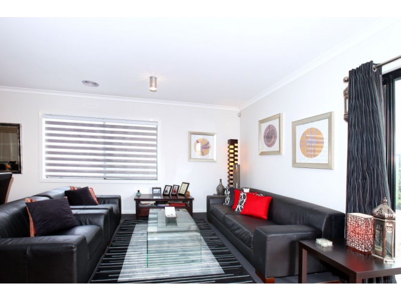 48 Bluebird Way, Roxburgh Park VIC 3064