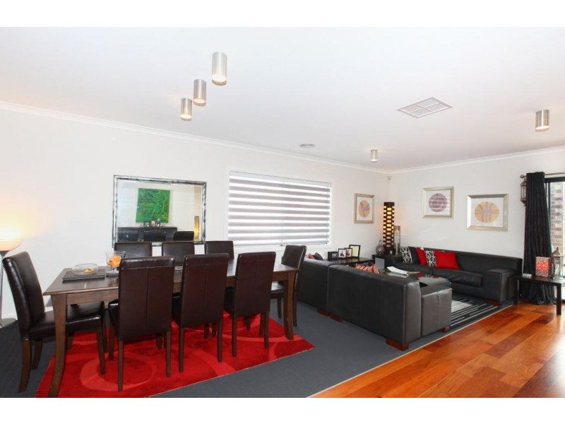 48 Bluebird Way, Roxburgh Park VIC 3064