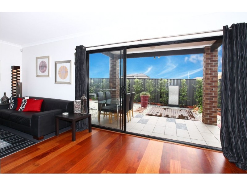 48 Bluebird Way, Roxburgh Park VIC 3064