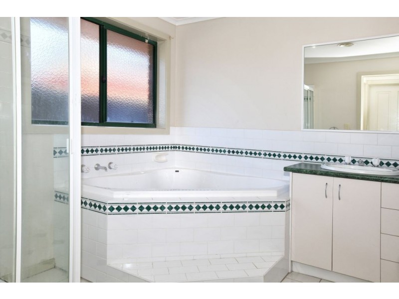 20 Lincolne Crescent, Roxburgh Park VIC 3064