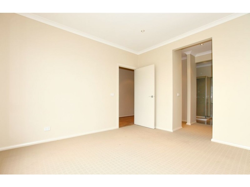 6 Clapham Way, Craigieburn VIC 3064