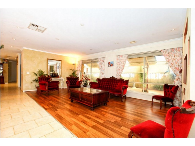 17 Hemsworth Court, Roxburgh Park VIC 3064