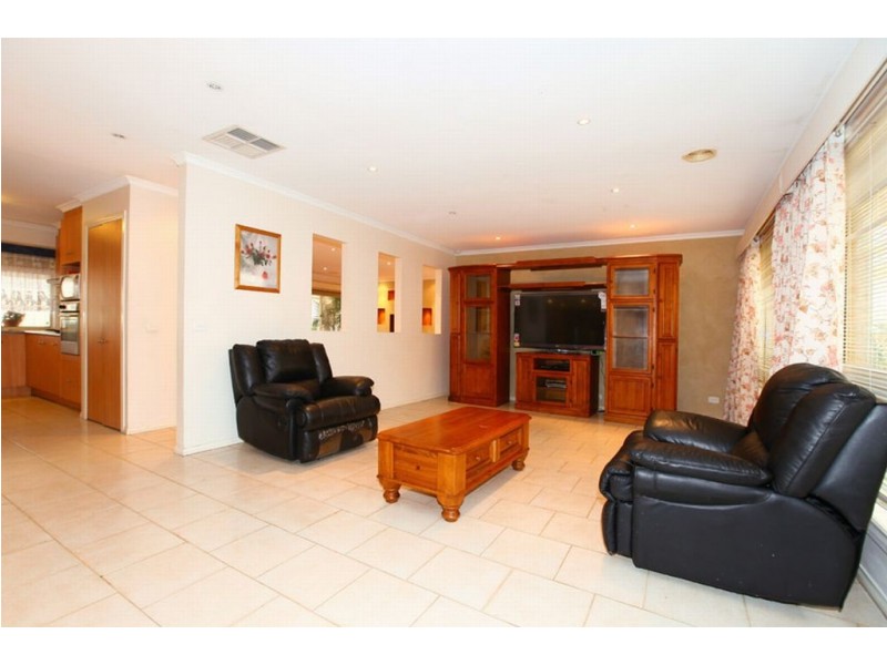 17 Hemsworth Court, Roxburgh Park VIC 3064