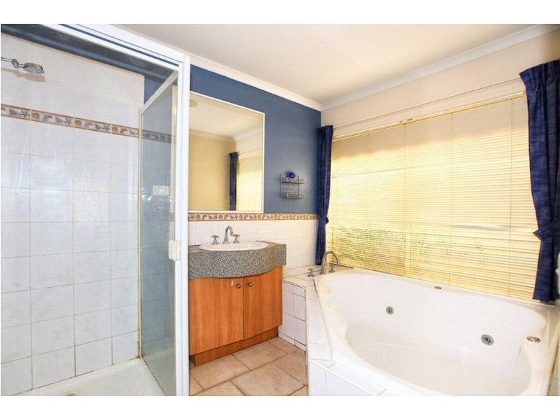 17 Hemsworth Court, Roxburgh Park VIC 3064