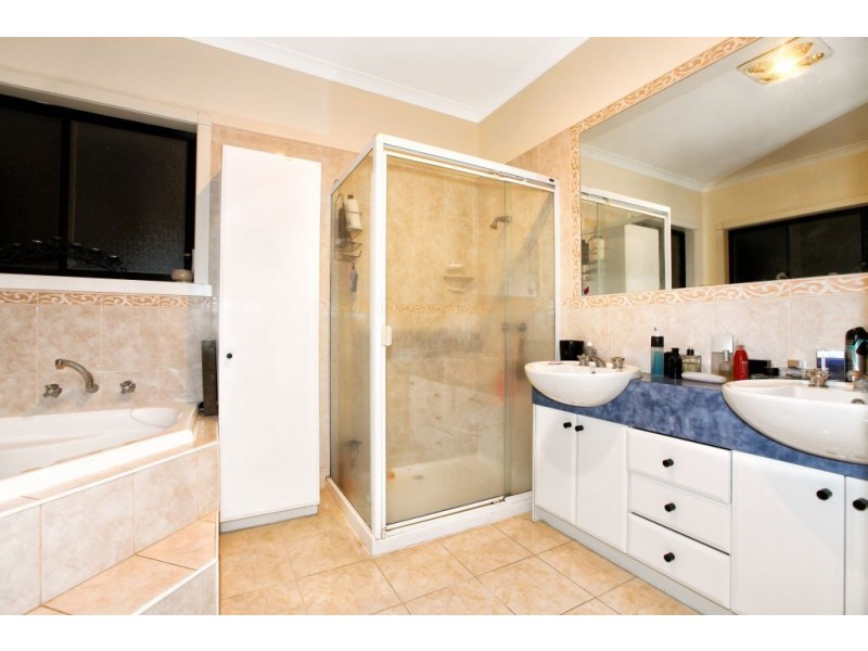 75 Stonebridge Way, Attwood VIC 3049