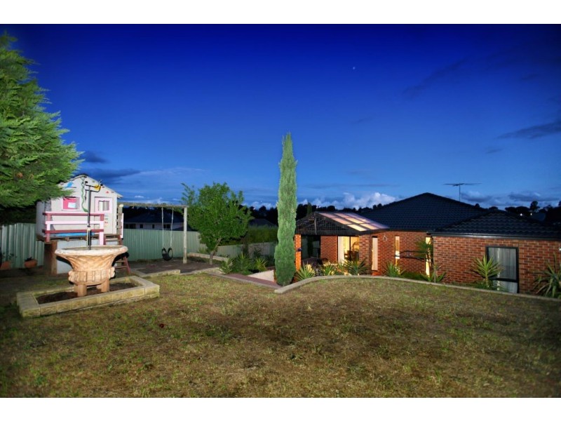 75 Stonebridge Way, Attwood VIC 3049